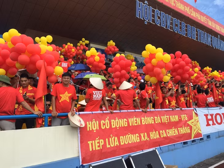 Các băng rôn, khẩu hiệu mang tinh thần fair play.