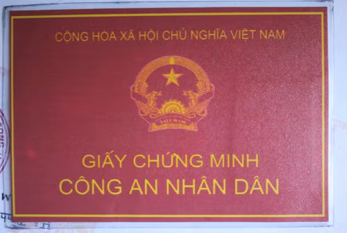 Giấy chứng minh công an nhân dân giả do Tài "sản xuất"