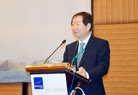 Ông Nak - in Sung, Gi ám đốc Trường Đại học Quốc gia Seoul, Hàn Quốc phát biểu tại Diễn đàn