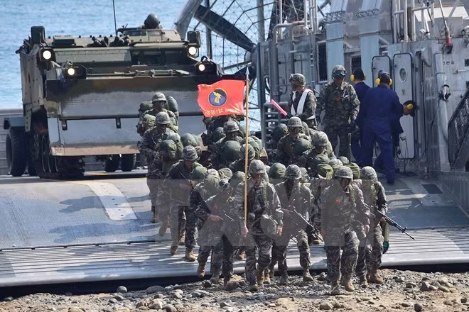Hải quân Hàn Quốc tham gia một cuộc tập trận đổ bộ. (Nguồn: AFP/TTXVN)