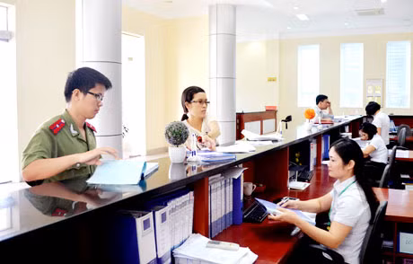 Giao dịch tại Kho bạc Nhà nước Quảng Ninh.