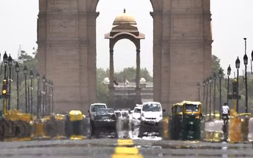 Nắng nóng gây ảo giác trên đường phố Án Độ (ảnh: Hindustan Times)