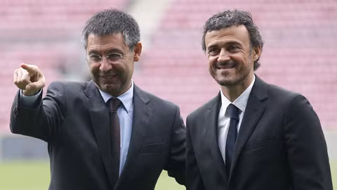 HLV Enrique (phải) đã không phụ lòng tin của BLĐ Barca ở mùa giải năm nay