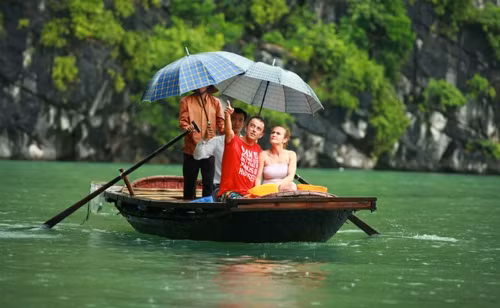 Khách quốc tế đến Việt Nam trong 4 tháng đầu năm đã giảm hơn 12% so với cùng kỳ. Ảnh: palomacruise