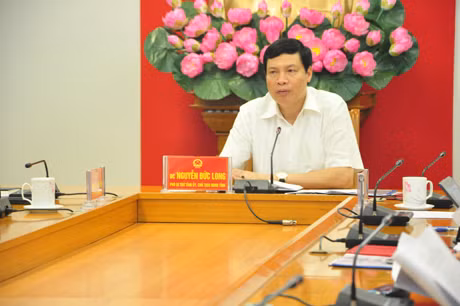 Đồng chí Nguyễn Đức Long, Chủ tịch UBND tỉnh, Trưởng Ban chỉ đạo dự án chủ trì phiên họp