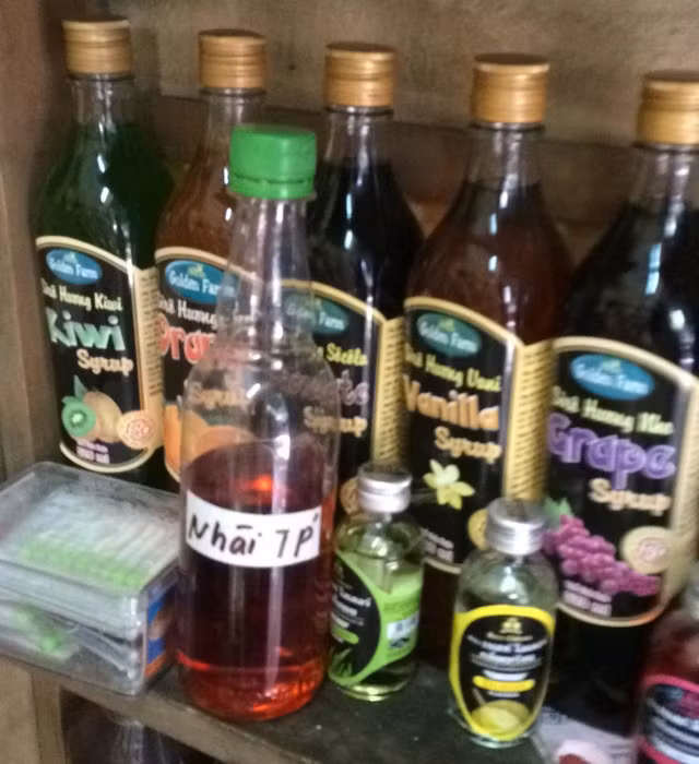 Nửa chai tinh chất nhài có giá 450.000 đồng.