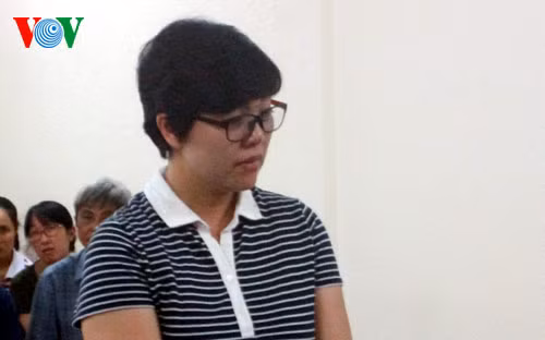 Hồng tại tòa sơ thẩm.