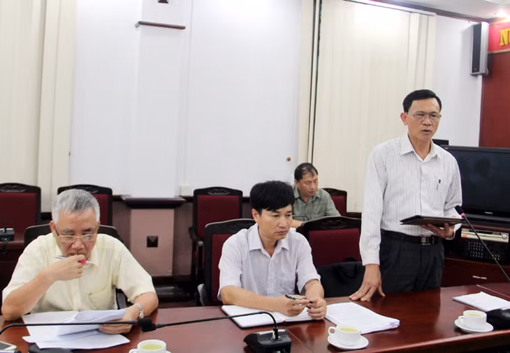 Đồng chí Lãnh Thế Vinh, Trưởng Ban Dân tộc tỉnh phát biểu tại cuộc họp.