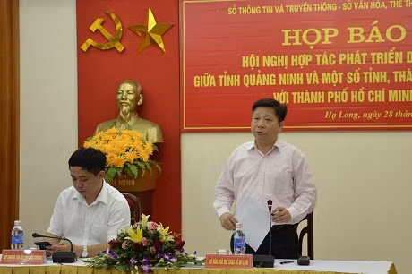 Đồng chí Hà Quang Long, Giám đốc Sở VH-TT&DL phát biểu tại buổi họp báo