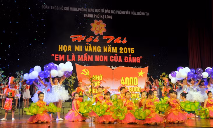 Các tiết mục đồng ca được dàn dựng công phu và được các tài năng nhí biểu diễn xuất sắc trên sân khấu.
