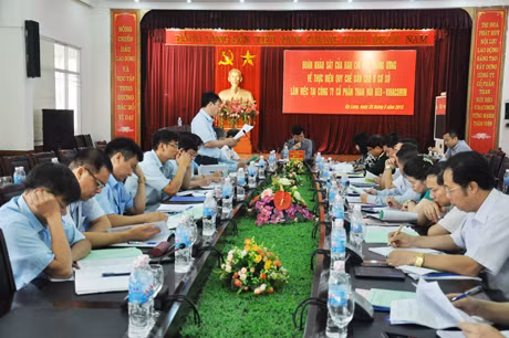 Quang cảnh buổi làm việc.