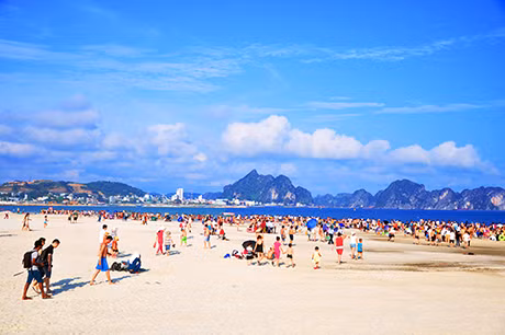 Bãi tắm Công viên Đại Dương Hạ Long.