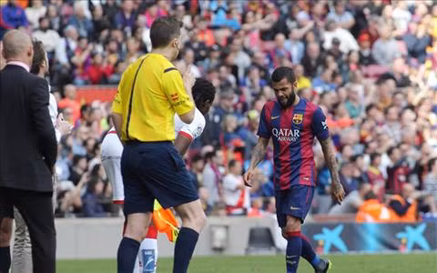  Alves từ chối gia hạn hợp đồng với Barca.