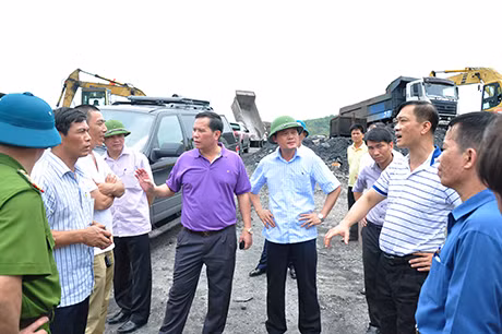 Đồng chí Vũ Hồng Thanh chỉ đạo tại hiện trường.
