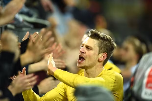 Łukasz Piszczek được Barca quan tâm.