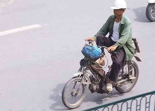 Những xe gắn máy hết hạn sử dụng, thải loại sẽ bị thu hồi từ tháng 7/2018. Ảnh: Bá Đô.