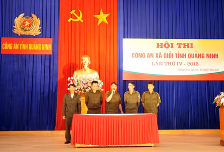 Thi nghiệp vụ của Công an xã Quảng Long (Hải Hà). 
