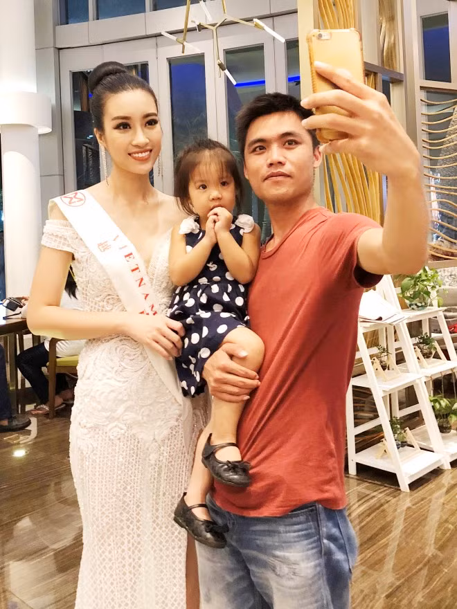 Đỗ Mỹ Linh được nhiều khán giả Trung Quốc hâm mộ khi thi Hoa hậu Thế giới ở TP Tam Á
