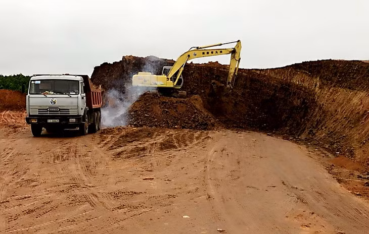 Hiện nay Tập đoàn Việt Úc cũng tập trung đủ nhân lực, thiết bị xe, máy để triển khai các phần việc