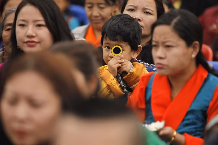 Người dân Tây Tạng ở Nepal tham gia lễ cầu nguyện đầu năm mới.