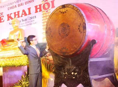 Hòa thượng Thích Thanh Nhiễu, Trụ trì chùa Bái Đính đọc diễn văn khai mạc. Ảnh: Lao Động