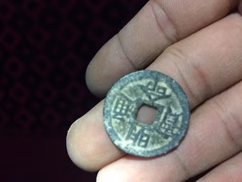 Tiền cổ có từ thời Minh Mệnh.