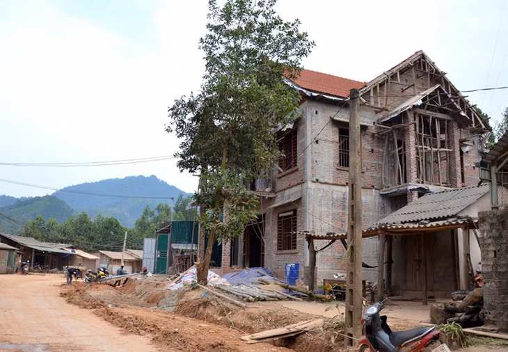 Khu vực trung tâm xã Đồng Sơn đổi thay với rất nhiều nhà cao tầng khang trang đang được xây dựng 