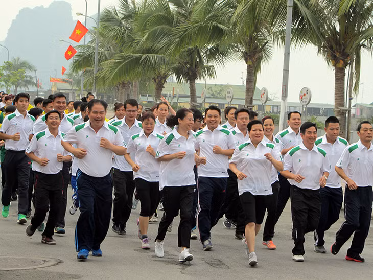 Ngày chạy Olimpic “Vì sức khỏe toàn dân” năm 2017 tại TP Hạ Long.