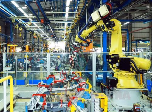 Dây chuyền lắp ráp ô tô tại Nhà máy ô tô Hyundai Thành Công Việt Nam. Ảnh: Thống Nhất/TTXVN