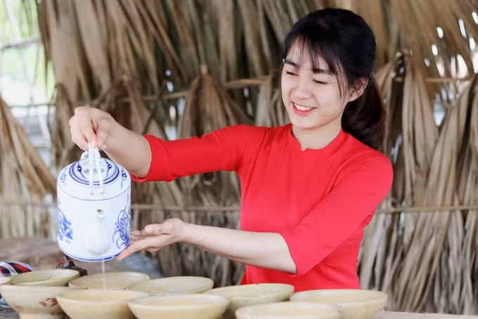 ... thử làm cô hàng nước.