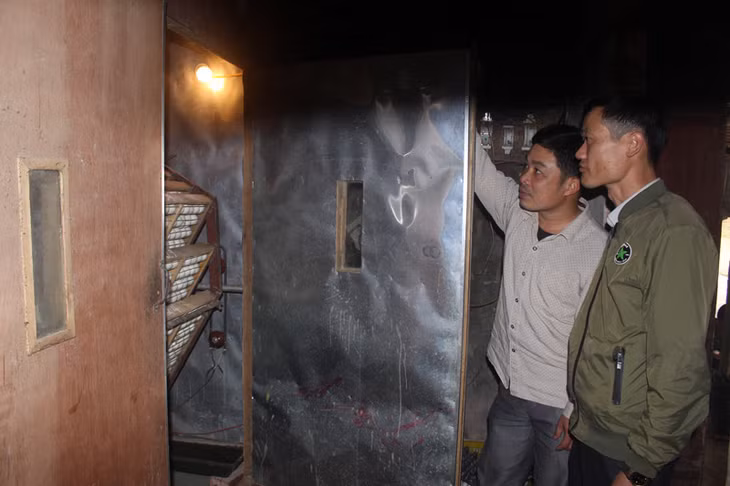 Máy ấp trứng