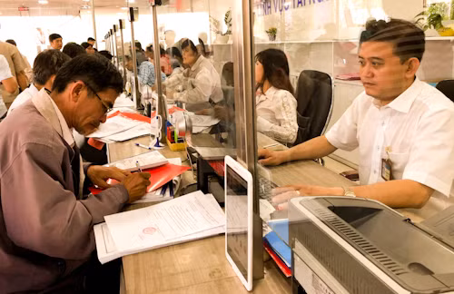 Cán bộ của TP HCM đồng loạt được tăng thu nhập lên 0,6 lần trong năm nay. Ảnh: Tuyết Nguyễn.