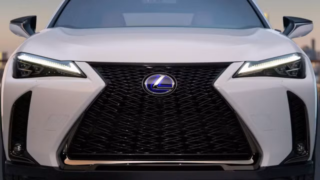 Đầu xe mềm mại hơn đàn anh Lexus NX. Nguồn: Lexus.