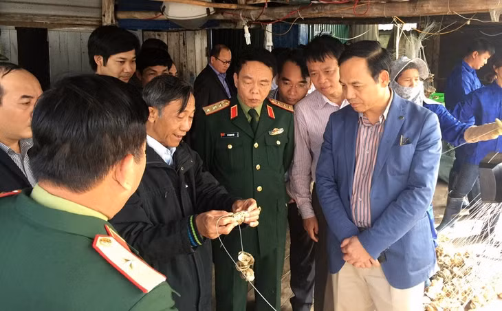 đồng chí Đặng Huy Hậu, Phó Chủ tịch Thường trực UBND tỉnh kiểm tra tình hình NTTS của Tập đòan BIM