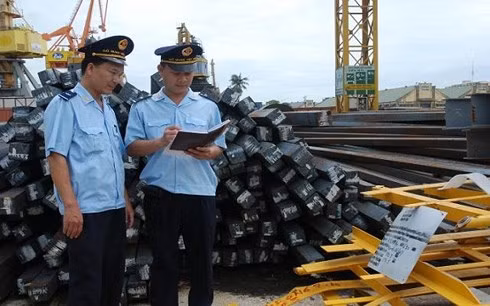 Ngành Hải quan triển khai đồng bộ nhiều giải pháp để giảm thiểu thủ tục hành chính, tạo thuận lợi cho DN (Ảnh minh họa: KT)