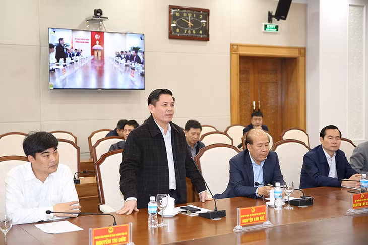 Bộ trưởng Bộ GT-VT Nguyễn Văn Thể đánh giá cao những đổi mới vượt bậc trong phát triển hạ tầng giao thông của Quảng Ninh.