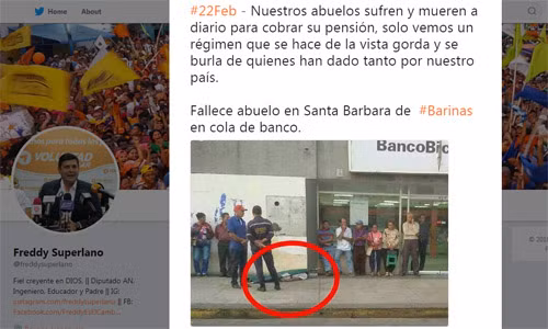 Nghị sĩ Freddy Superlano đăng hình ảnh trên mạng xã hội về tình trạng người cao tuổi ở Venezuela phải xếp hàng đến chết trước cửa các ngân hàng để chờ lĩnh lương hưu. Ảnh: Twitter. 