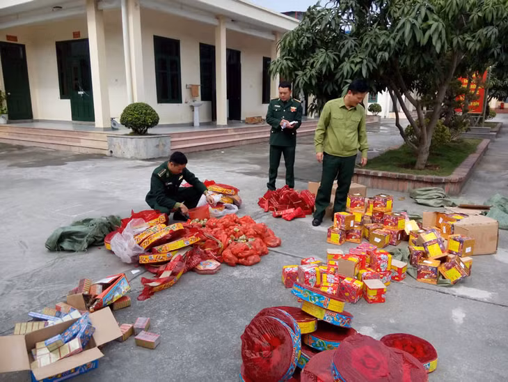 Hải đội 2 Biên phòng phát hiện, ngăn chặn vụ 229,5kg pháo nổ