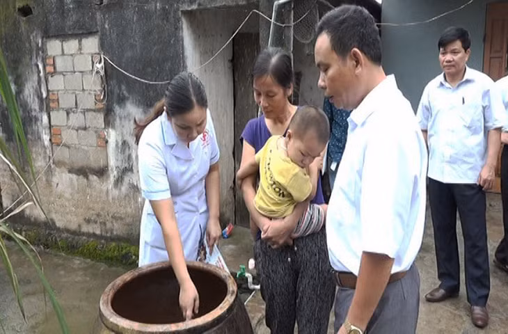 Tuyên truyền, hướng dẫn người dân phòng chống dịch bệnh sốt xuất huyết.