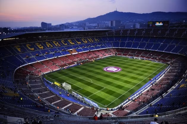  Barcelona sắp bán tên SVĐ.