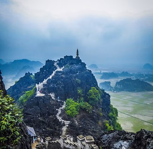 Khu du lịch Hang Múa tại huyện Hoa Lư, một điểm đến mới thu hút đông khách du lịch.