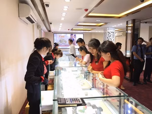 Giao dịch vàng tại Doji. (Nguồn: Doji)