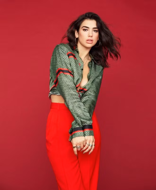 Ngôi sao âm nhạc đang nổi Dua Lipa