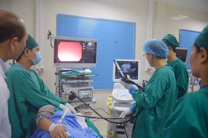 Hệ thống máy siêu âm nội soi các bệnh tiêu hóa tại Bệnh viện Bãi Cháy mới được đầu tư.