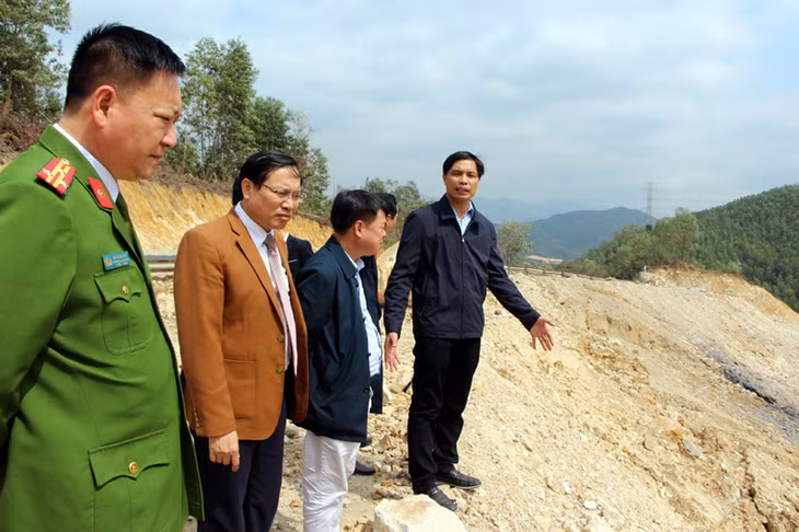 Kiểm tra tuyến đường từ Ngã tư Dốc Dỏ vào Khu di tích lịch sử, danh thắng Yên Tử