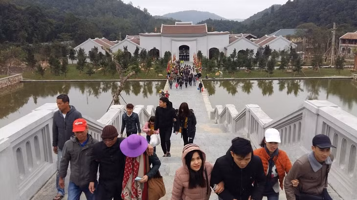 Cổng vào Trung tâm văn hóa Trúc Lâm Yên Tử. Ảnh: Nguyễn Hùng