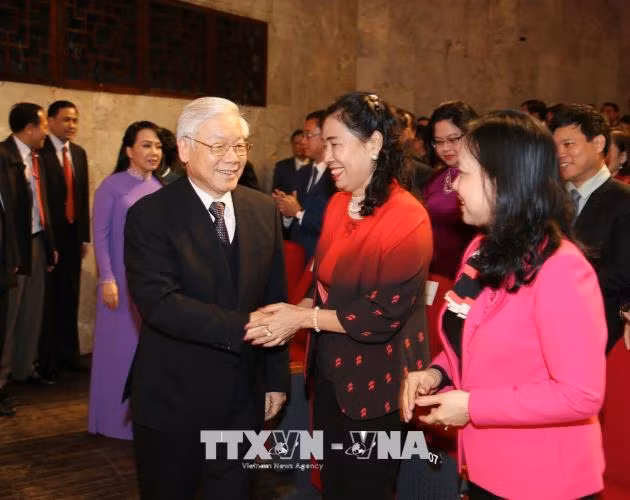 Tổng Bí thư Nguyễn Phú Trọng với các đại biểu dự Lễ kỷ niệm. Ảnh:Trí Dũng/TTXVN.