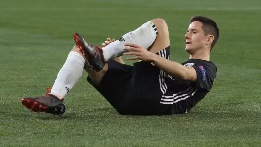  Man Utd cần Herrera cho lần đụng độ với Chelsea.