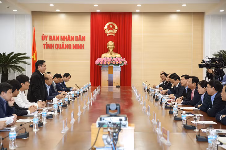 Quang cảnh buổi làm việc.