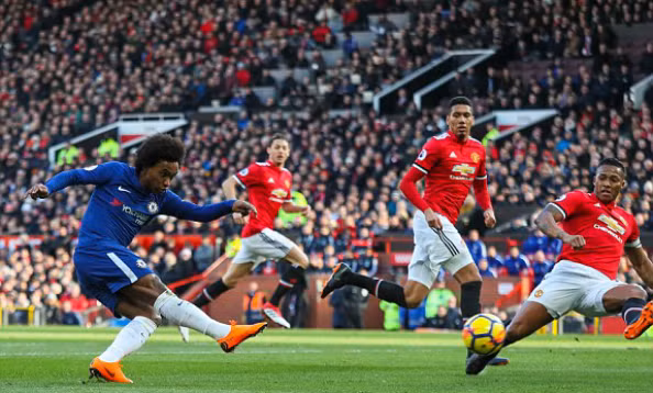 Tình huống dứt điểm quyết đoán mở tỷ số của Willian. Ảnh: AFP.